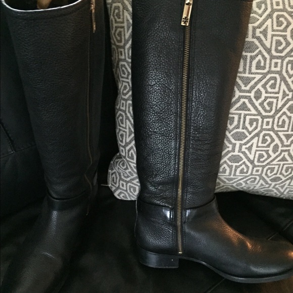 Gorgeous Tory Burch Black Leather Boots - Picture 3 of 8
